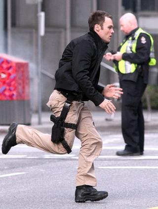 Illustration for article titled Fringe set pics